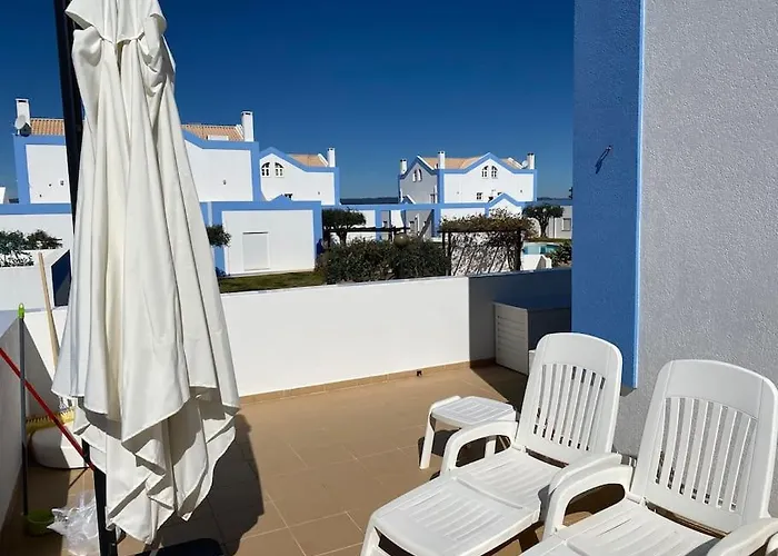 Casa Na Colina - Moradia Com Piscina 펜션