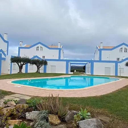 Vakantiehuis Casa Na Colina - Moradia Com Piscina